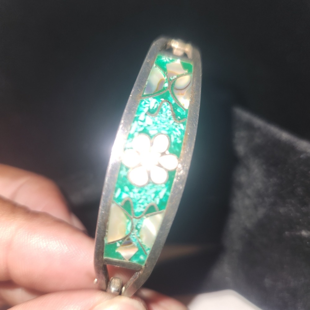 Vintage Alpaca Mexico Crushed Turquoise Mother of Pearl Flower Bangle Bracelet